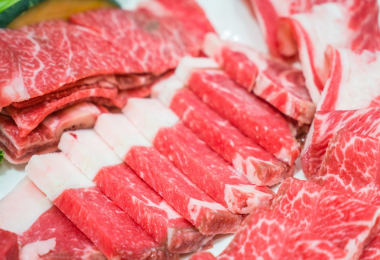 三店新鮮牛肉、豬肉樣本含二氧化硫　食安中心跟進違規事項